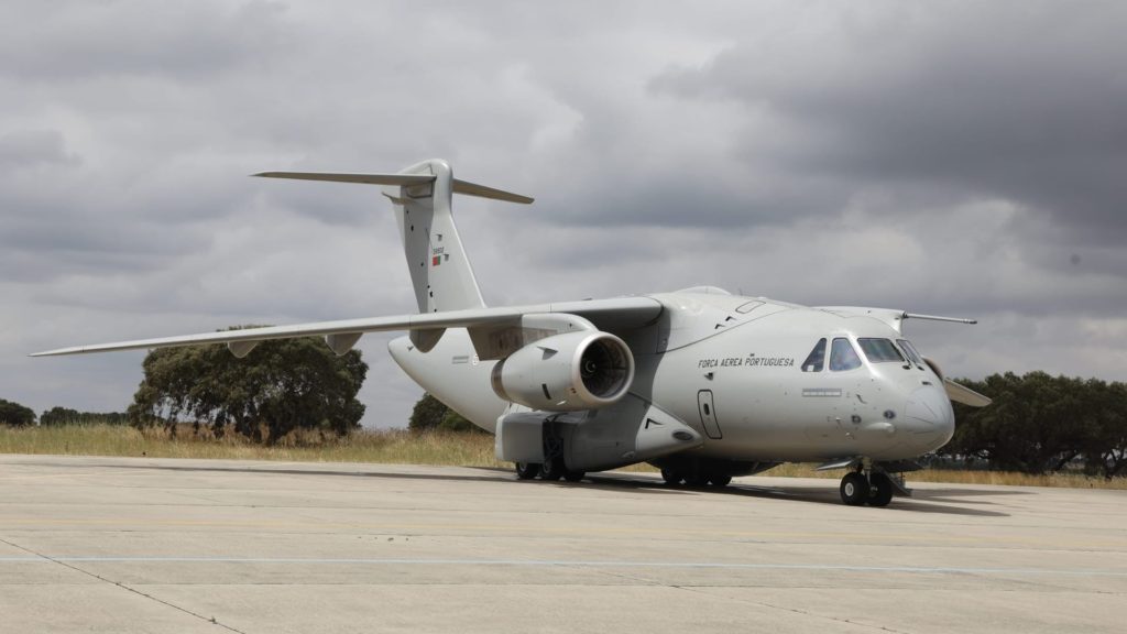 Segundo KC-390 da FAP chegou em Portugal (Fotos: FAP).