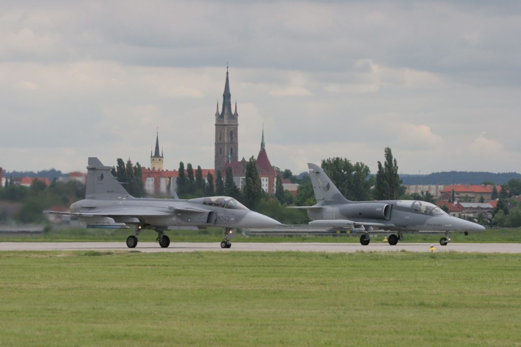 AERO Vodochody e Saab colaboram para criar compatibilidades entre o L-39NG e o Gripen da HuAF. Foto: CzAF.