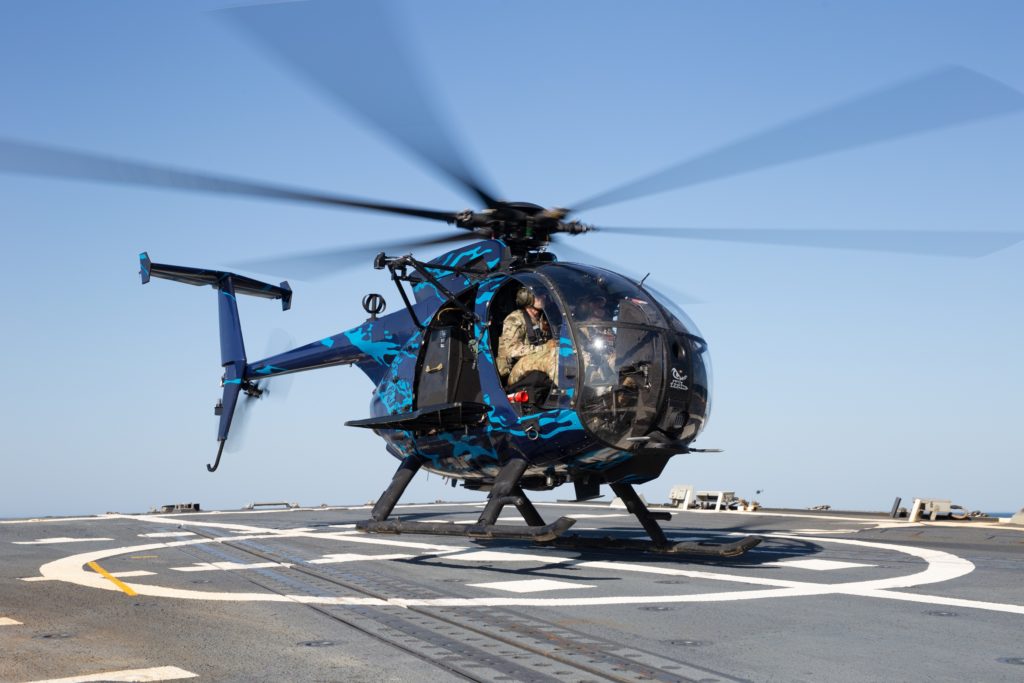 Operações Especiais do US Army testa nova camuflagem nos seus MH-6M Little Bird (Fotos: USASOAC).