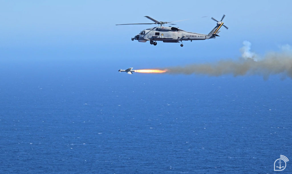 Marinha testa o seu poder de combate na Operação “Lançamento de Armas” (Fotos: Marinha do Brasil).