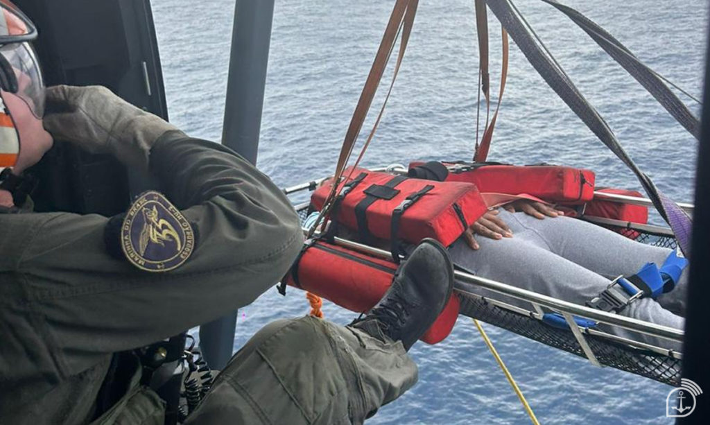 Marinha resgata cinco pessoas em dois dias no litoral do ES (Fotos: Marinha do Brasil).