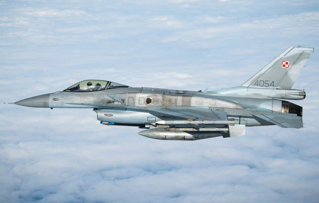 Polônia irá elevar seus F-16C/D para o padrão Viper (F-16V). Foto: MoD Polônia.